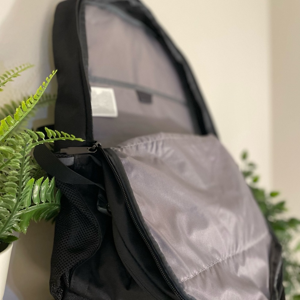The North Face Backpack Dyno. Brand New - Picture 7 of 9